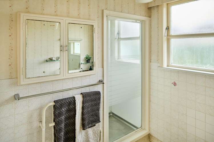 7 Beecham Grove Epuni_16