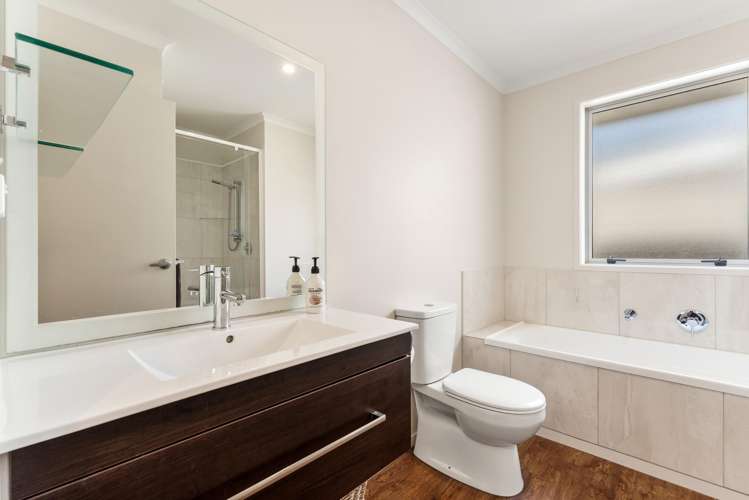 17 Ruth Craig Place Stanmore Bay_17