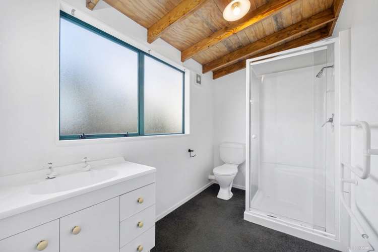 2/470 East Coast Road Windsor Park_8