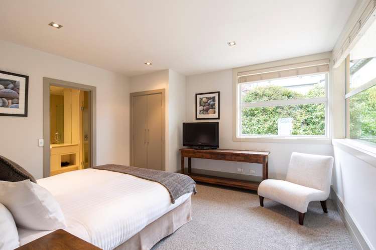 2/55 Kent Street Queenstown_9