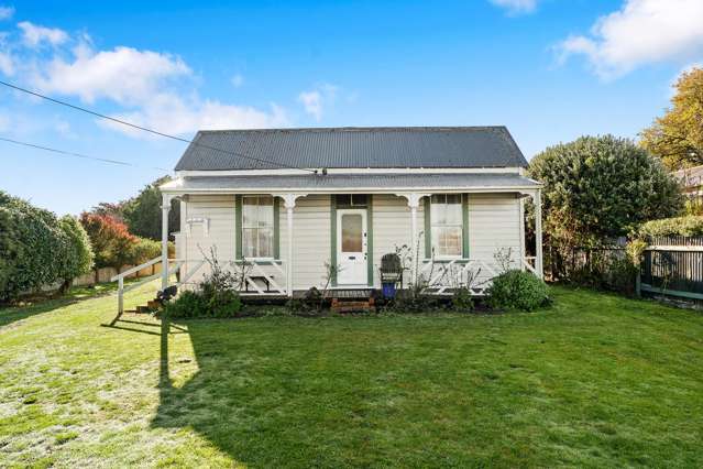 Charming 2-Bedroom Cottage in Prime Martinborough Location