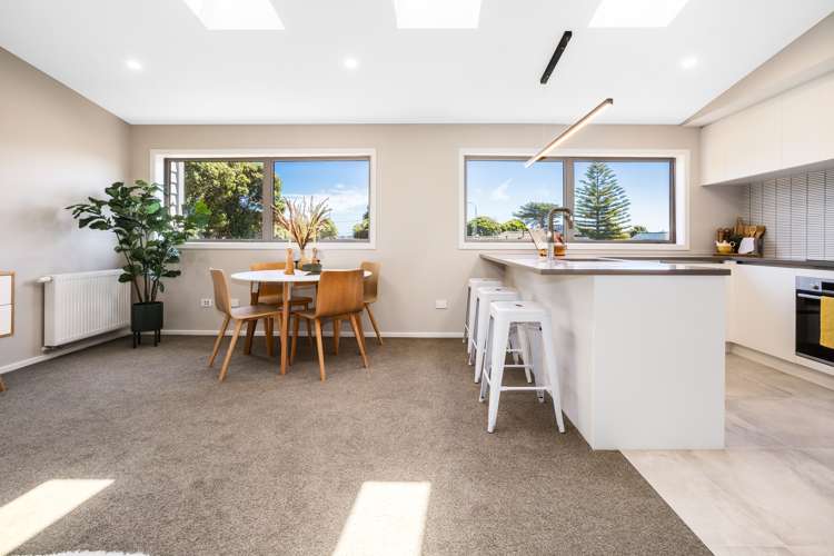 2/7 Grays Road Plimmerton_7