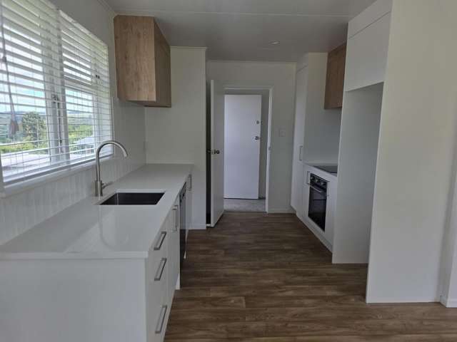 56 Thomas Crescent 11401_4