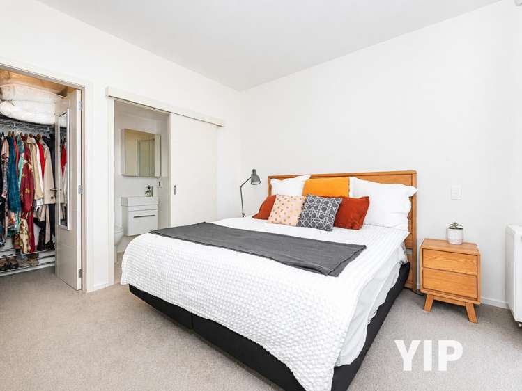 28 Red Beech Avenue Woodridge_7