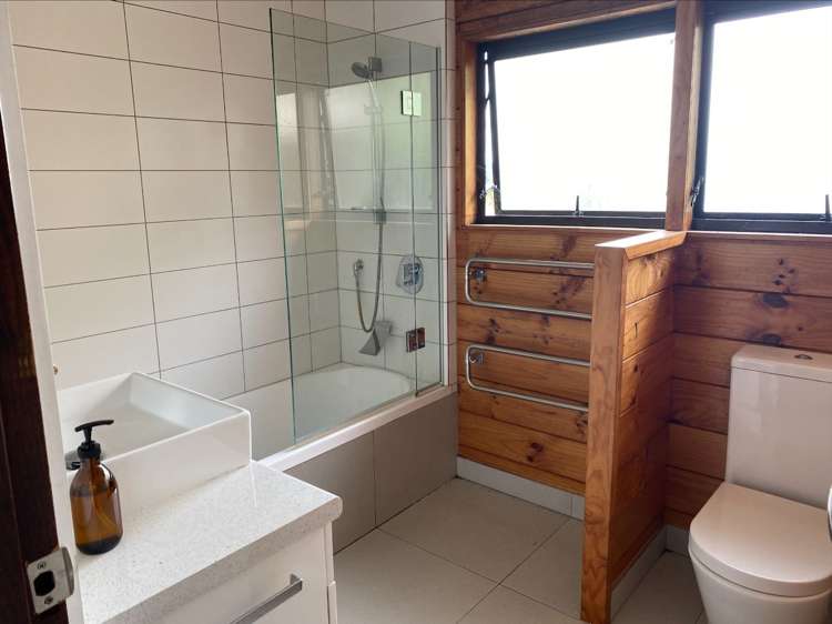 2 Gosford Drive Botany Downs_7