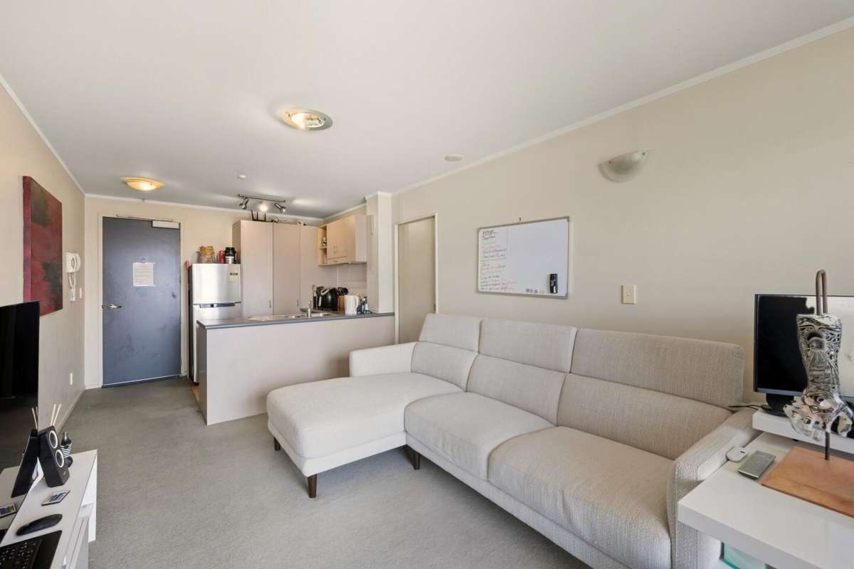 211/23 Maunganui Road_2