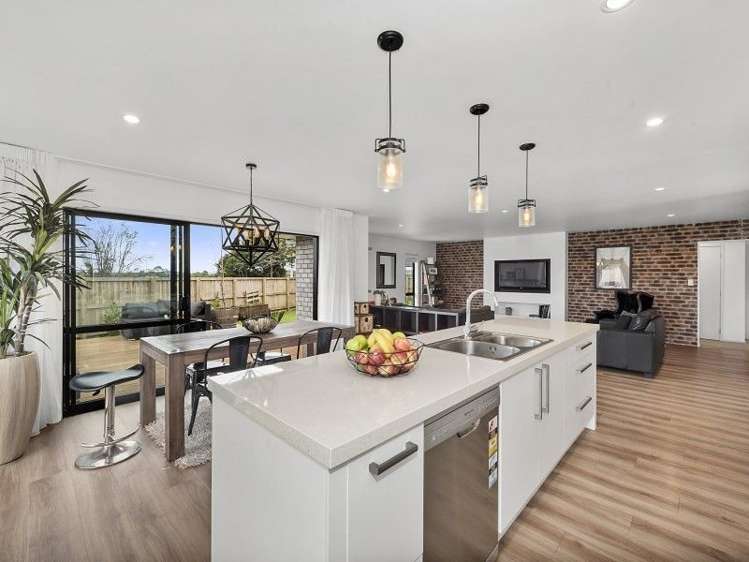 1/11 Errol Close Burbush_4