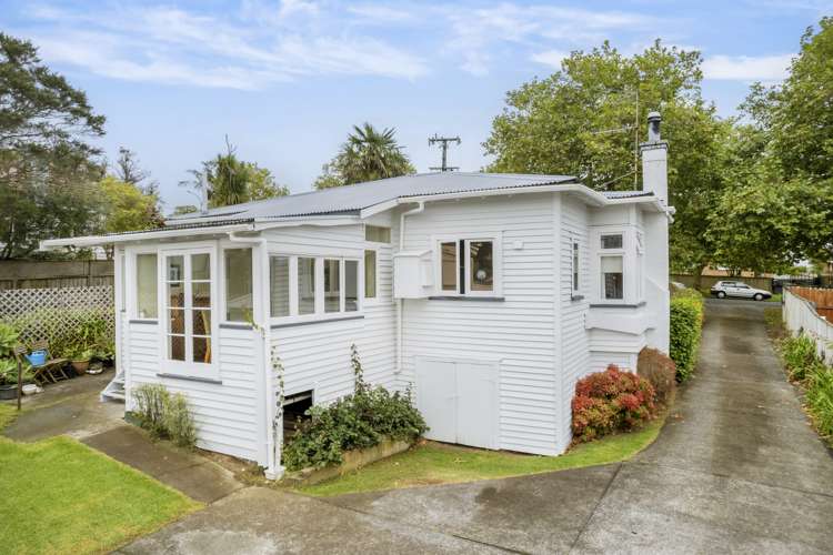 6 Seabrook Avenue New Lynn_17