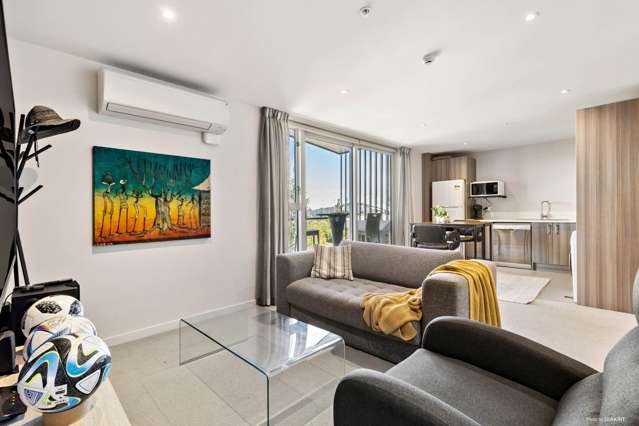 Modern 2brm + Study Apartment in the Heart of ...