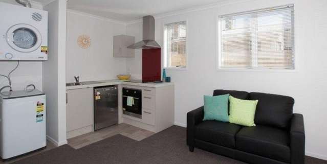 3/167 Knighton Road Hillcrest_1