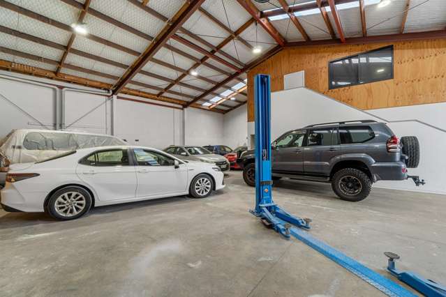 Warehouse, office & parking area