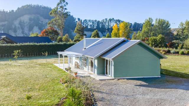 Country Charm Character & Lifestyle