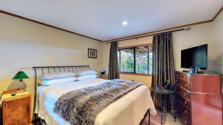 7 Poaka Place Beach Haven_30