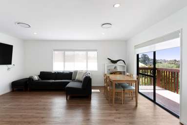 2/75 Langana Avenue_4