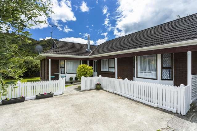 Charming Family Home Totara Park