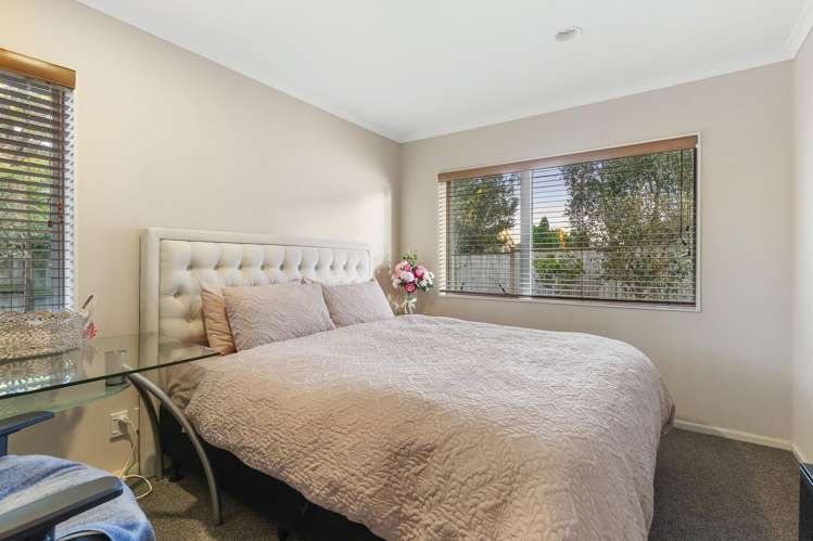 53 Chateau Rise Flat Bush_10