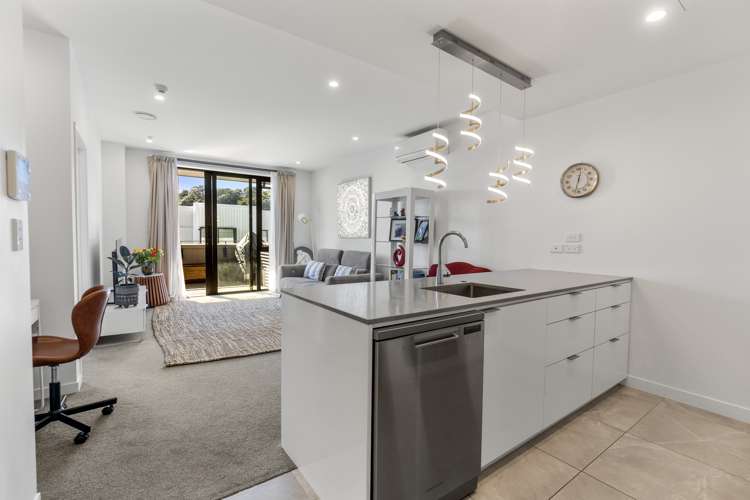 202/1 Kimiora Street Three Kings_13