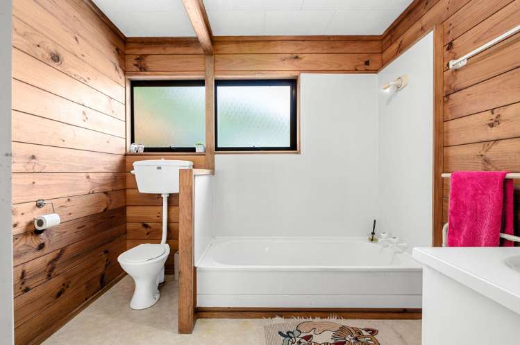 6 Seddon Road Puketaha_13