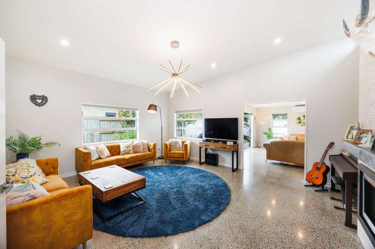 2 Chestnut Close Kelvin Grove_12