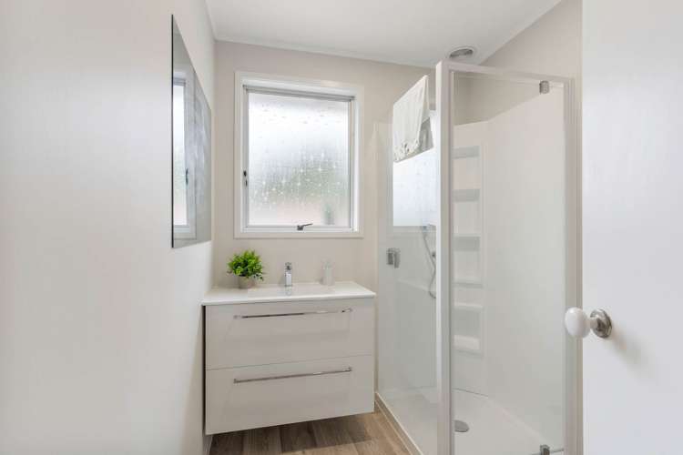 16 Staincross Street Green Bay_9