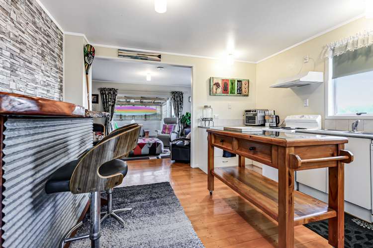 2 Point Street Raglan_10