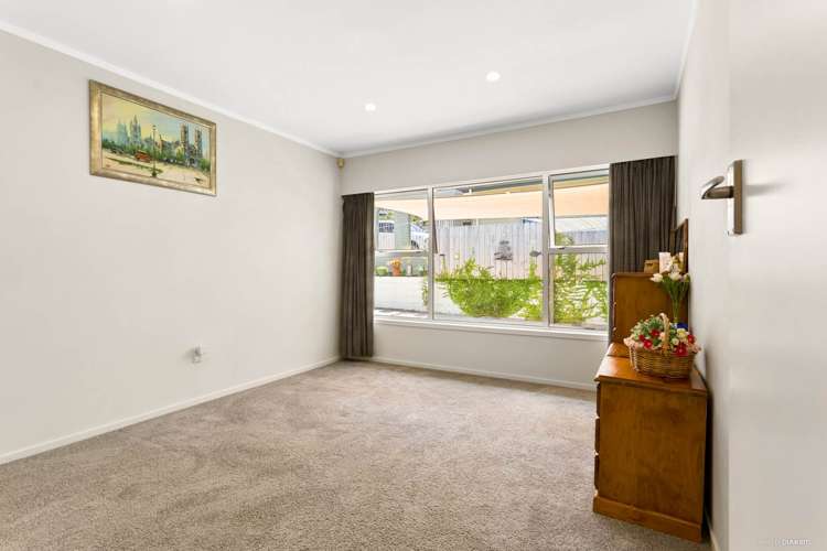 2/4 Noumea Place Mairangi Bay_11