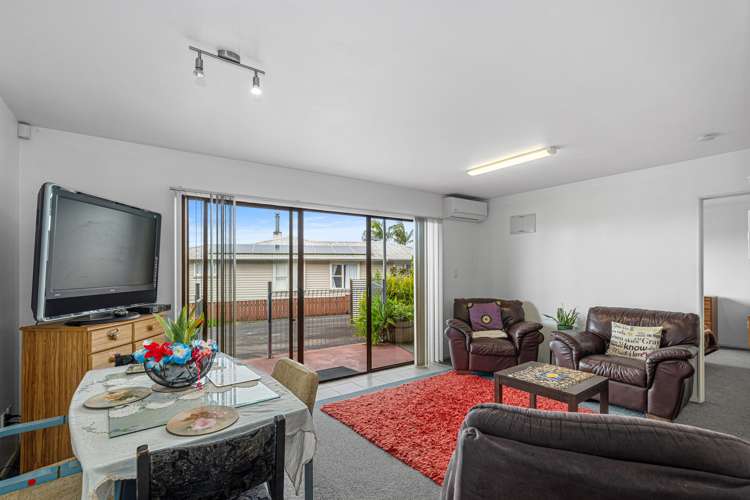 1 Cron Avenue Te Atatu South_15