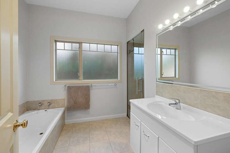 26 Shelter Grove Frankleigh Park_15
