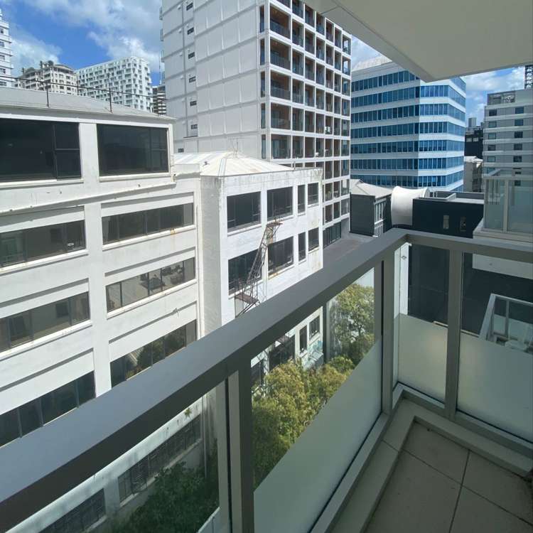 709/85 Beach Road Auckland Central_9