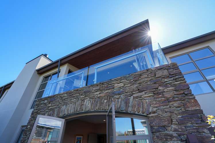 2/10 Lake Street Queenstown_55