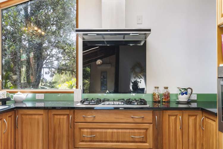 191 Scenic Drive Titirangi_8