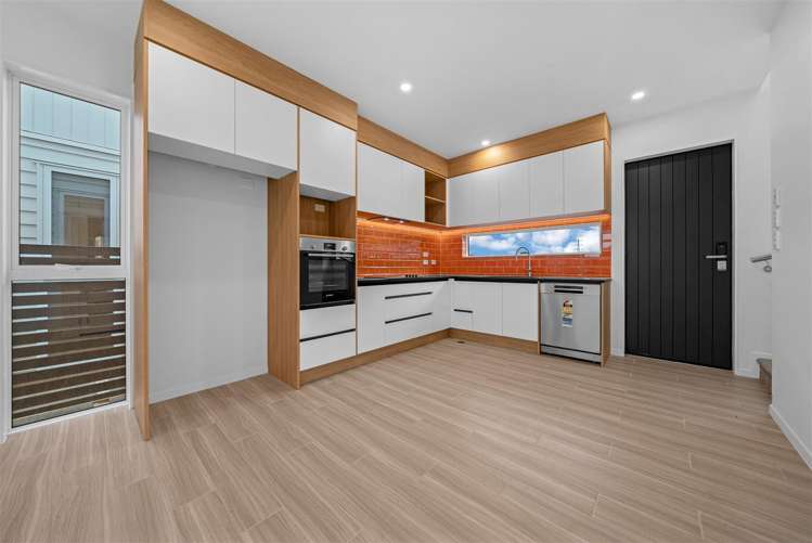 6 Longview Oak Lane Papakura_4