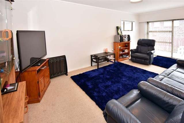 1/9 Thorburn Avenue Red Beach_3