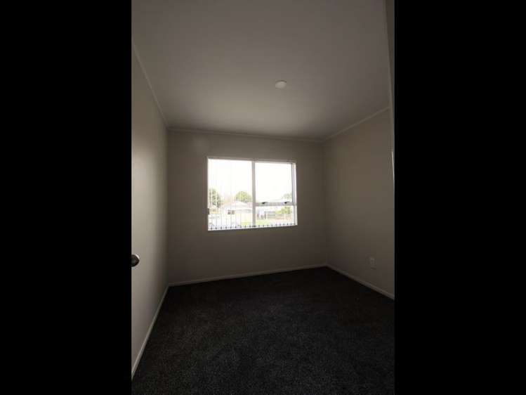 1/2 Kennington Drive Clendon Park_11