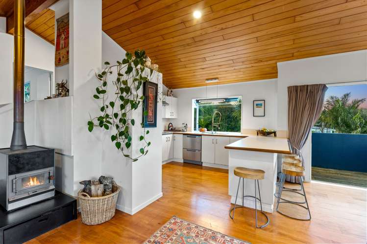 2/962 Beach Road_4