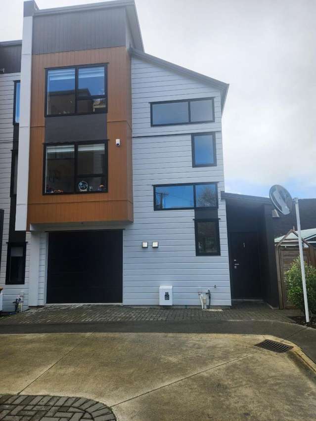 Stylish 3-Bedroom Home with Ensuites Ã¢ÂÂ Prime Greenlane/Epsom Location