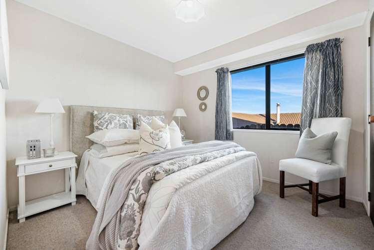 16 Saint Simon Place Botany Downs_18