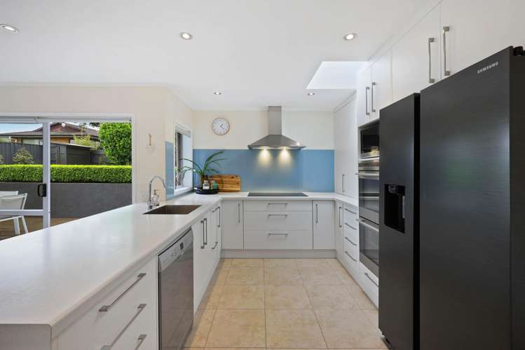 6 Camira Place Botany Downs_5