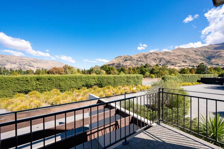 Unit 11 (Apt 32) Oakridge Resort, 20 Studholme Road Wanaka_12