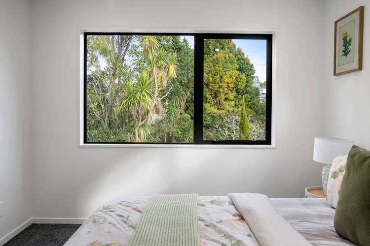4, 6, 7/16 Reynella Drive Massey_12