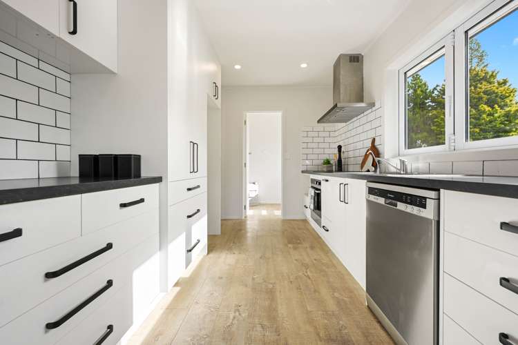 2/17 Greta Street Glenview_7