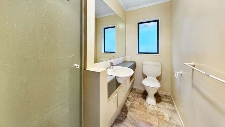 1 Lizzie Lane Clover Park_11