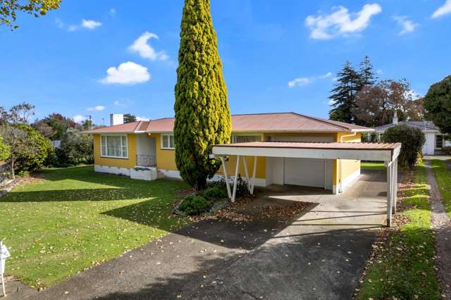 Charming Family Home - Prime Takaro Location