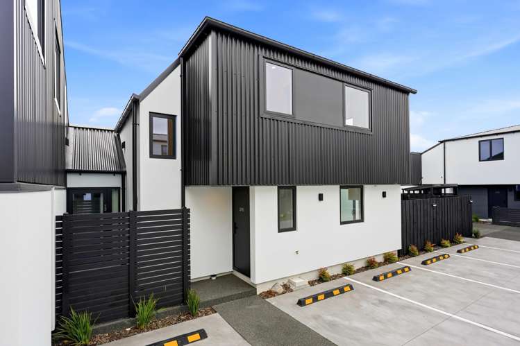2/15 Silvester Street Woolston_0
