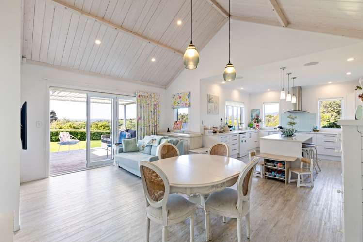 51 Coutts Way Fitzherbert_16