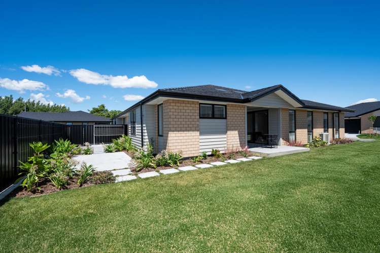 52 Read Crescent, LOMBARDY, Willowbrook Community Clive_16