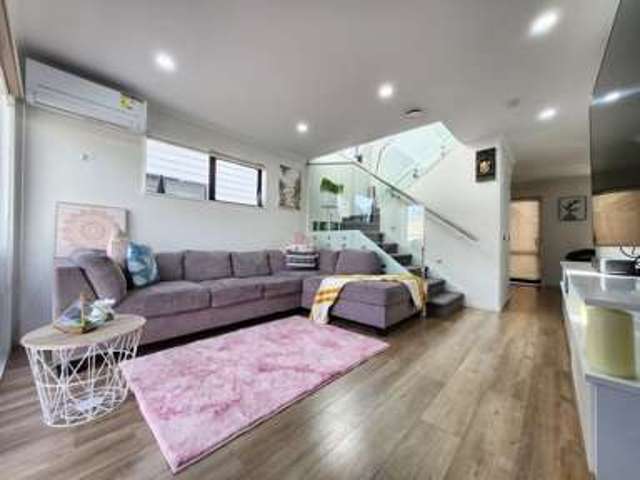 6C Christmas Road 10686_1