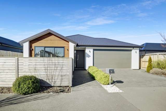 Stylish, Spacious & Ready to Enjoy!