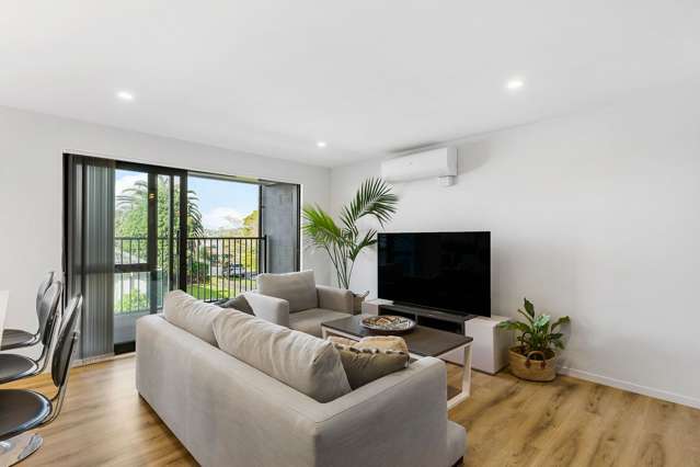 3 Bedroom Home with Rooftop Deck & Water Views