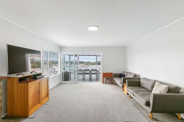 1/8 Woodall Place Totara Vale_4